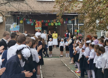 Канцтовары и настольные игры: фонд «Гольфстрим» передал гуманитарную помощь ученикам школы-интерната в ЛНР